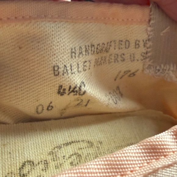 Capezio Point Shoes 2 Pair Size 4.5 US Size 7 - Picture 8 of 11